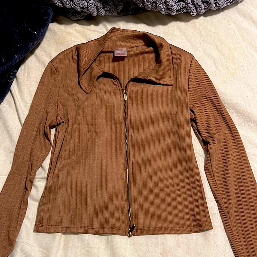 Long sleeve tee with zipper